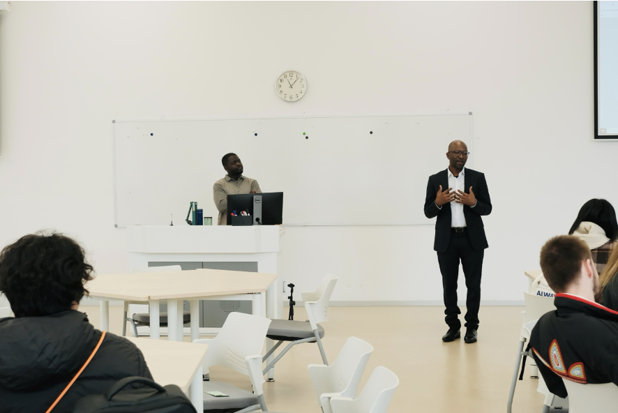 Dr Obert Hodzi from the University of Liverpool Visits XJTLU